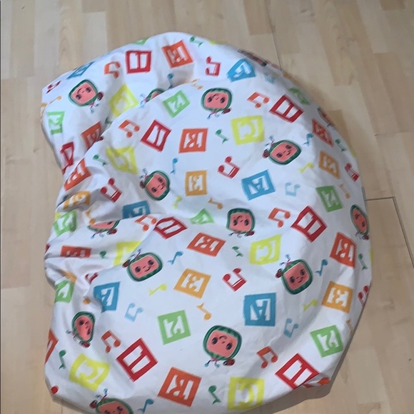 CoComelon reversible toddler 4 piece bed set - Picture 6 of 7